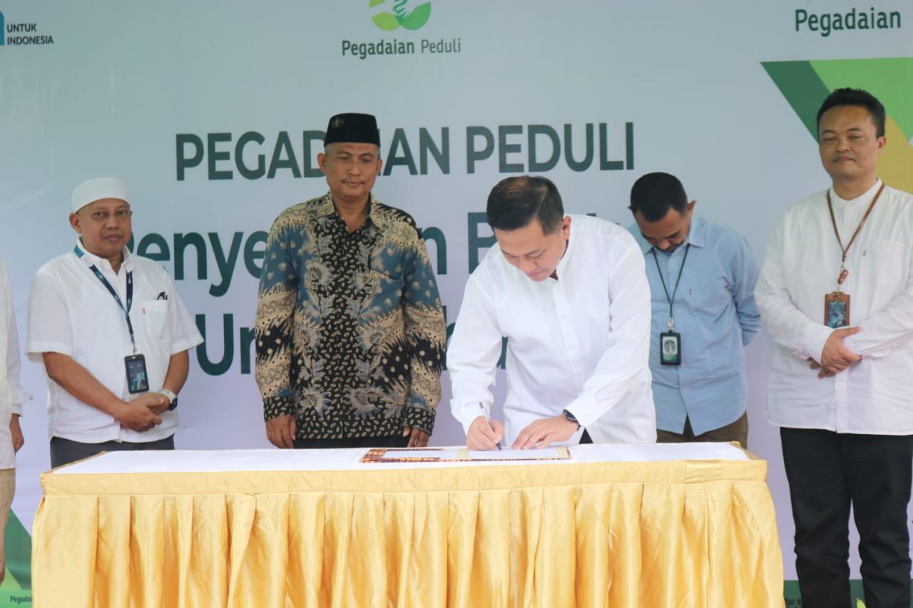 PT Pegadaian Peduli Hadir Untuk Negeri, Serahkan Bantuan 2 Unit Mobil Ambulance ke Yayasan Walisongo