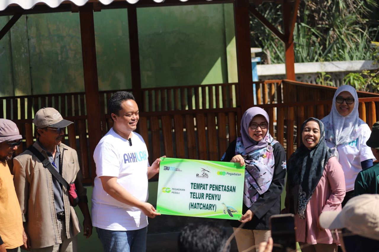 Pegadaian Kanwil XII Surabaya Beri Bantuan Tempat Penetasan Telur Penyu 